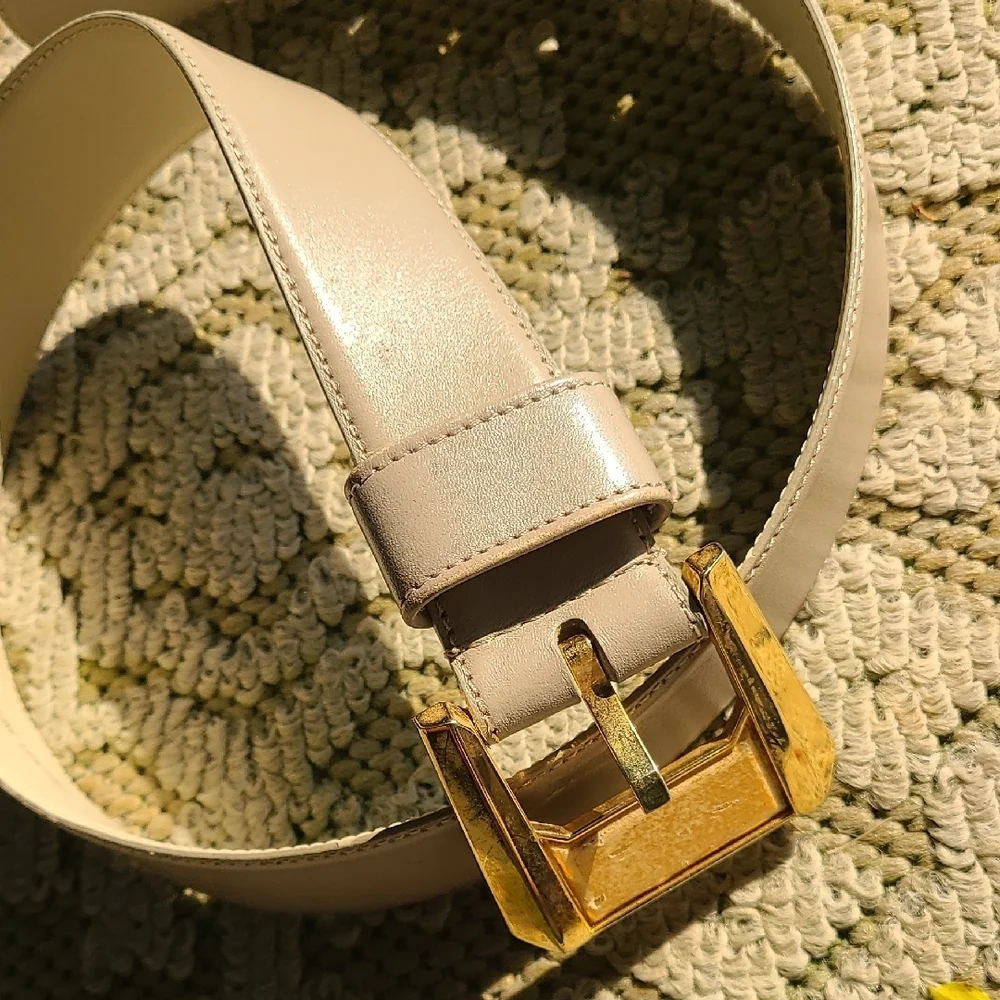 Vintage 1988 Liz‎ Claiborne Leather Cream Belt VTG Gold Buckle M
